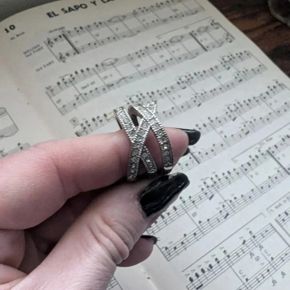 Elegant Silver-Tone Crystal Ring Criss Cross Design Size 7 - Picture 7 of 8